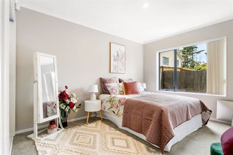 Photo of property in 13 Berkshire Terrace, Massey, Auckland, 0614