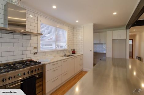 Photo of property in 16 Walton Avenue, Waikanae, 5036