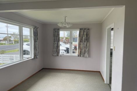 Photo of property in 1325 Whangaparaoa Road, Army Bay, Whangaparaoa, 0930