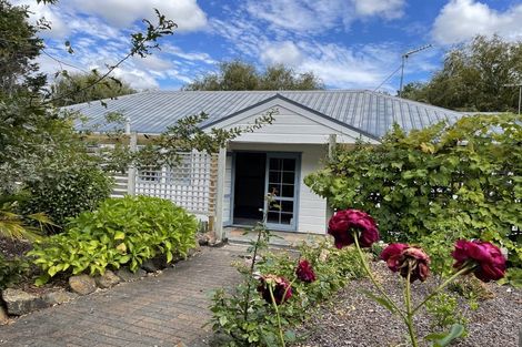 Photo of property in 21 Frank Knight Place, Waiuku, 2123