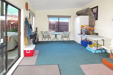 Photo of property in 38 Hennessy Street East, Foxton Beach, Foxton, 4815