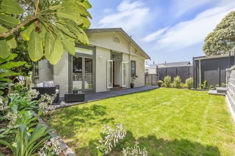 Photo of property in 167 Breaker Bay Road, Breaker Bay, Wellington, 6022
