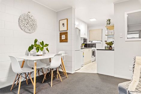 Photo of property in 68a Colwill Road, Massey, Auckland, 0614