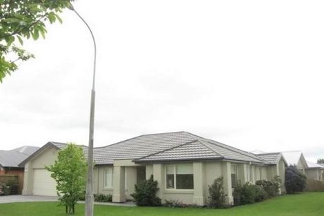 Photo of property in 2 Sheraton Place, Redwood, Christchurch, 8051