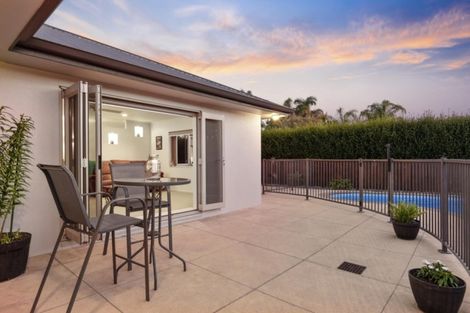 Photo of property in 18 St Clair Place, Browns Bay, Auckland, 0630