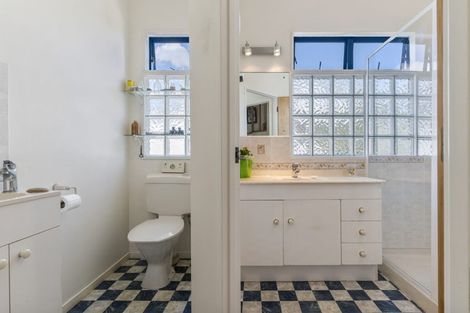 Photo of property in 40 Mccahill Views, Botany Downs, Auckland, 2010