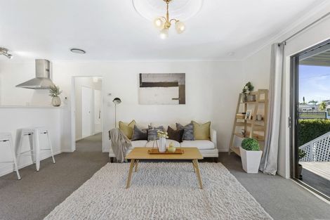 Photo of property in 1/2 Graham Avenue, Te Atatu Peninsula, Auckland, 0610