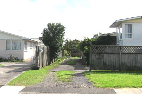 Photo of property in 32a Totara Road, Te Atatu Peninsula, Auckland, 0610