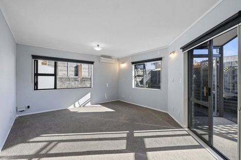 Photo of property in 14 Sandel Rise, Merrilands, New Plymouth, 4312