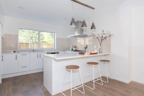 Photo of property in 27 Sunshine Boulevard, Sunnyvale, Auckland, 0612