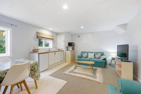 Photo of property in 13 Colmar Road, Mellons Bay, Auckland, 2014