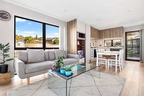 Photo of property in 1b Tacitus Place, Totara Vale, Auckland, 0629