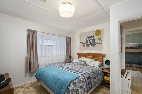 Photo of property in 38 Paritutu Road, Spotswood, New Plymouth, 4310