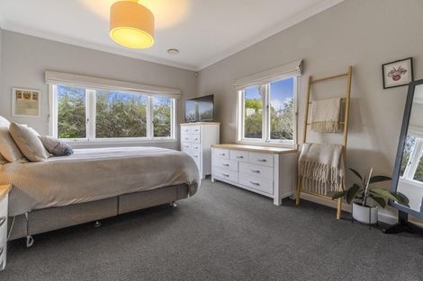 Photo of property in 2 Buisson Glade, West Harbour, Auckland, 0618