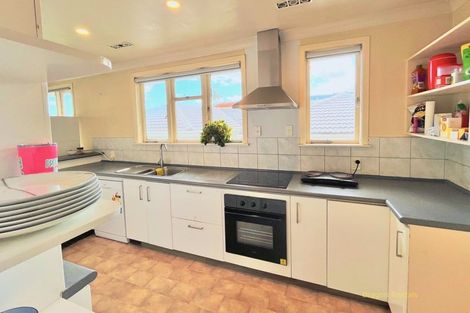 Photo of property in 8 Jellicoe Road, Murrays Bay, Auckland, 0630