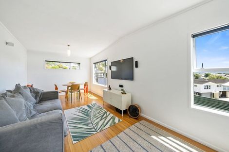 Photo of property in 2b Cherry Grove, Strathmore Park, Wellington, 6022