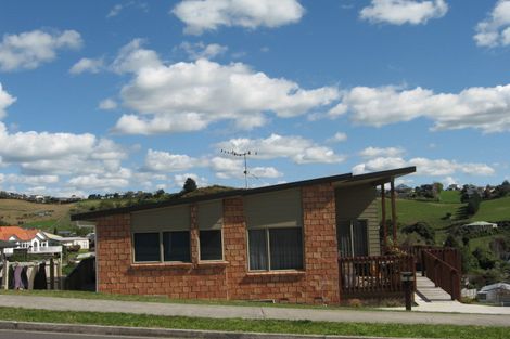 Photo of property in 2 Lysaght Place, Welcome Bay, Tauranga, 3112