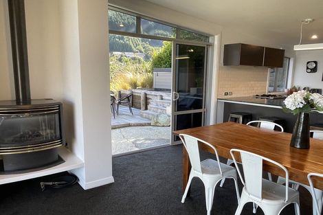 Photo of property in 6c Miller Place, Sunshine Bay, Queenstown, 9300