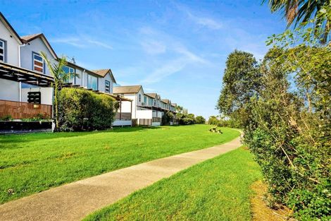 Photo of property in 9l Clearwater Cove, West Harbour, Auckland, 0618