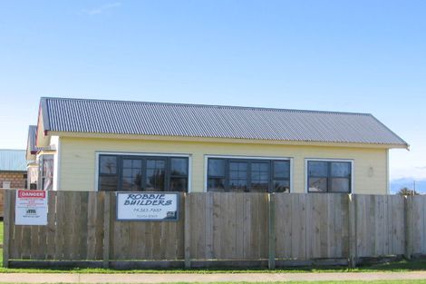 Photo of property in 2 Teppett Place, Foxton Beach, Foxton, 4815