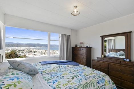 Photo of property in 31 Rakeiora Grove, Korokoro, Lower Hutt, 5012