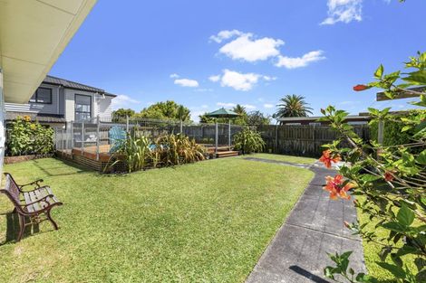 Photo of property in 23 Ellesmere Crescent, Pakuranga Heights, Auckland, 2010