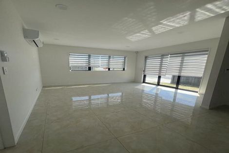 Photo of property in 28a Tiraumea Drive, Pakuranga, Auckland, 2010