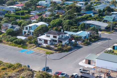 Photo of property in 1 Waimea Road, Waikanae Beach, Waikanae, 5036