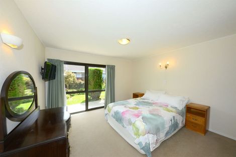 Photo of property in 2/58 Ambleside Drive, Burnside, Christchurch, 8053