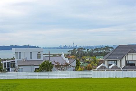 Photo of property in 3 Whiting Grove, West Harbour, Auckland, 0618