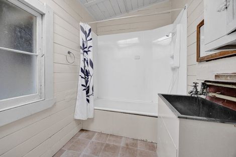 Photo of property in 15 Cornwall Street, Eltham, 4322