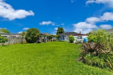 Photo of property in 18 Ward Crescent, Te Atatu Peninsula, Auckland, 0610