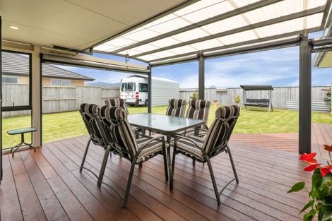 Photo of property in 5 Roto View, One Tree Point, 0118