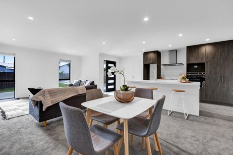 Photo of property in 10a Winstone Place, Highlands Park, New Plymouth, 4312