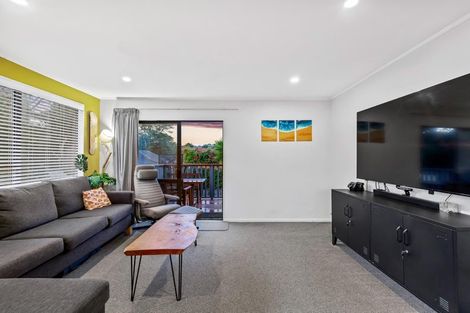 Photo of property in 2/239 Waitemata Drive, Ranui, Auckland, 0612