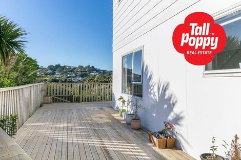 Photo of property in 32a Cheltenham Terrace, Newlands, Wellington, 6037