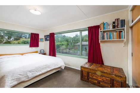 Photo of property in 92 Timaru Road, Waimate, 7924