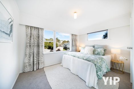 Photo of property in 24 Batchelor Street, Newlands, Wellington, 6037