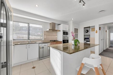 Photo of property in 2 Wilkie Place, Mount Wellington, Auckland, 1060