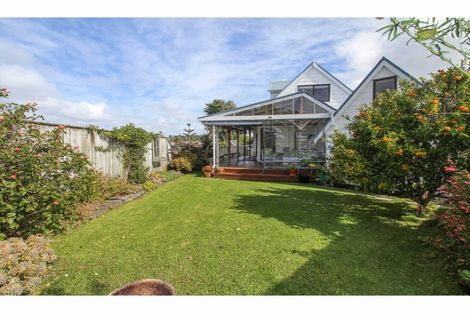 Photo of property in 2/28 Fairdale Place, Birkdale, Auckland, 0626