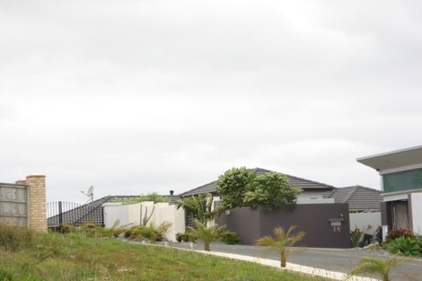 Photo of property in 17 Beauvoir Avenue, Matakatia, Whangaparaoa, 0930