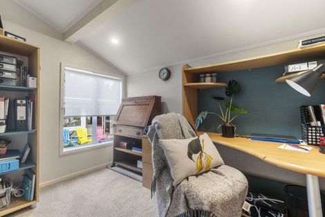 Photo of property in 28 Himalaya Drive, Half Moon Bay, Auckland, 2012
