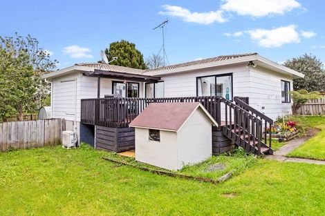 Photo of property in 19 Loughanure Place, Massey, Auckland, 0614