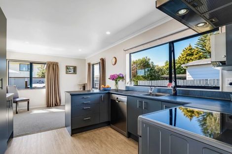 Photo of property in 32 Somerset Crescent, Highbury, Palmerston North, 4412