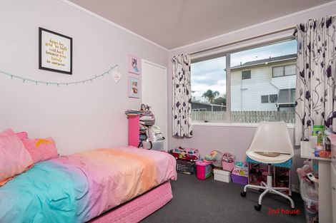 Photo of property in 27 Cherry Tree Place, Massey, Auckland, 0614