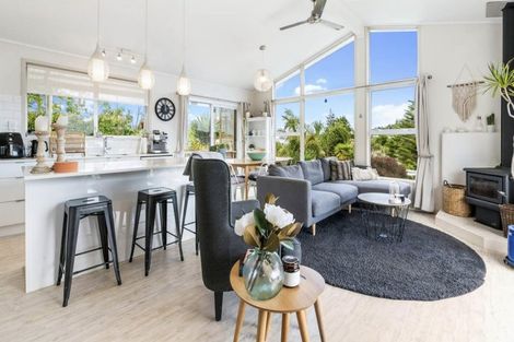 Photo of property in 58 Brian Crescent, Stanmore Bay, Whangaparaoa, 0932