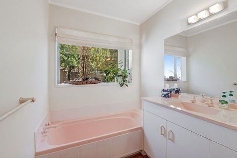 Photo of property in 5 Rifleman Rise, Unsworth Heights, Auckland, 0632