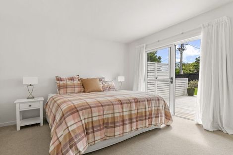 Photo of property in 28 Kingdale Road, Henderson, Auckland, 0610