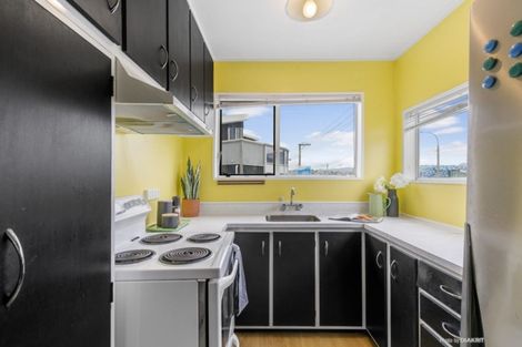 Photo of property in 7/100 Lyall Parade, Lyall Bay, Wellington, 6022