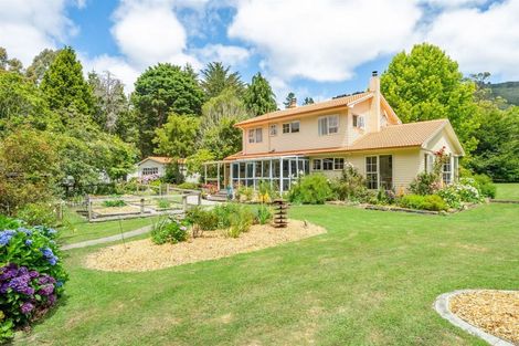 Photo of property in 32 Crowther Road, Wainuiomata, 5373